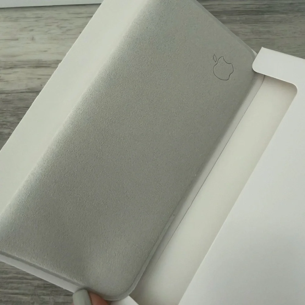 Apple cleaning cloth